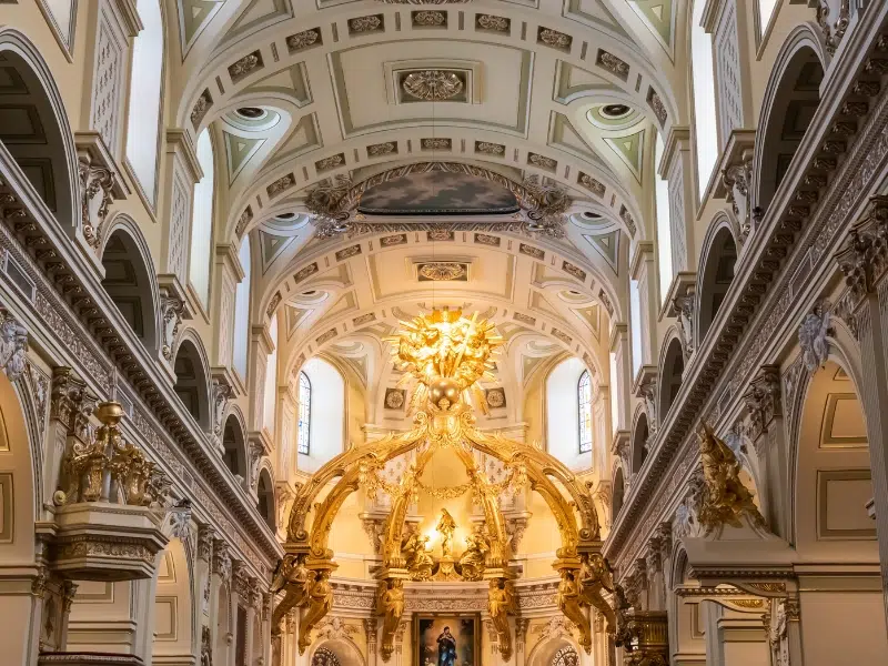 Notre-Dame de Québec: Kamień węgielny kanadyjskiej historii 2 Notre-Dame de Quebec