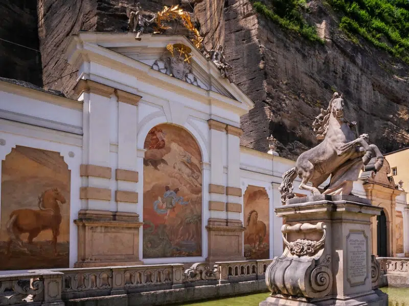 El Pferdeschwemme: Una obra maestra barroca en Salzburgo 1 Pferdeschwemme en Salzburgo