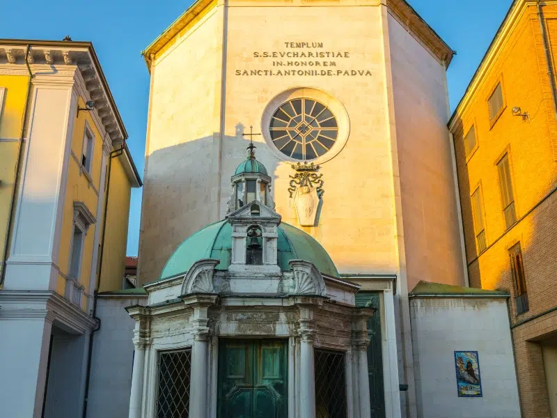 Piazza Tre Martiri : Un cœur d'histoire et de résistance à Rimini 2 Piazza Tre Martiri à Rimini
