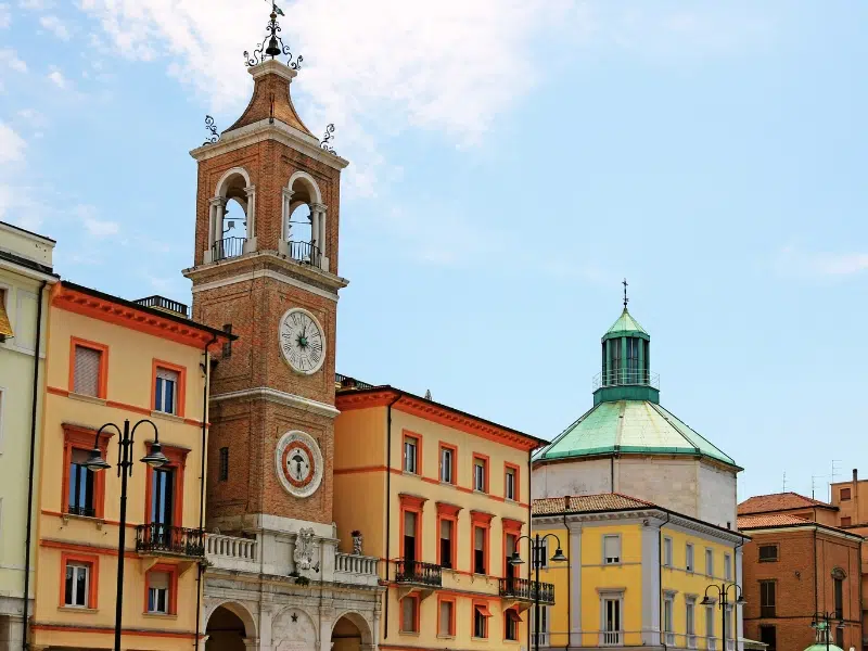 Piazza Tre Martiri : Un cœur d'histoire et de résistance à Rimini 1 Piazza Tre Martiri à Rimini