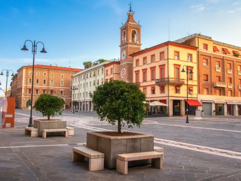 Piazza Tre Martiri : Un cœur d'histoire et de résistance à Rimini 3 Piazza Tre Martiri à Rimini