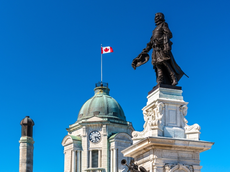 Place d'Armes: Het hart van oud Quebec 2 Place d'Armes in Quebec