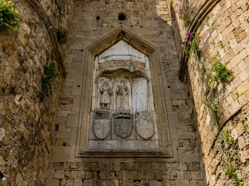 Porta do mar: Uma entrada majestosa para a Cidade Velha de Rodes 2 Porta do mar em Rodes