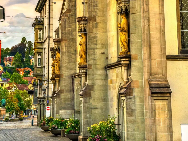 Scoprire la Chiesa di San Lorenzo: Fede, storia e architettura