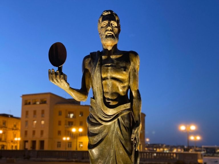 Statue of Archimedes in Syracuse