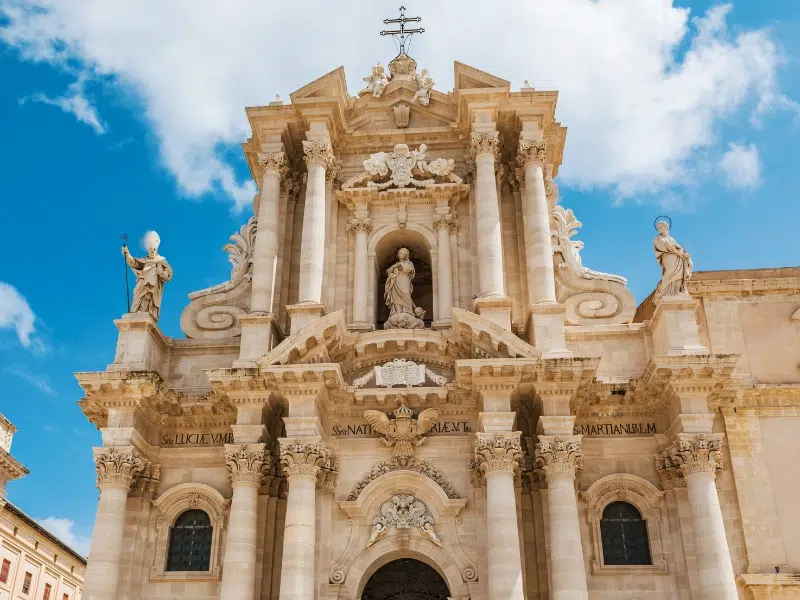 La catedral de Siracusa: Un milenio de historia entretejida en piedra 2 Catedral de Siracusa