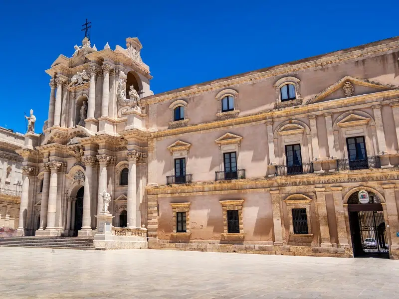 La catedral de Siracusa: Un milenio de historia entretejida en piedra 3 Catedral de Siracusa