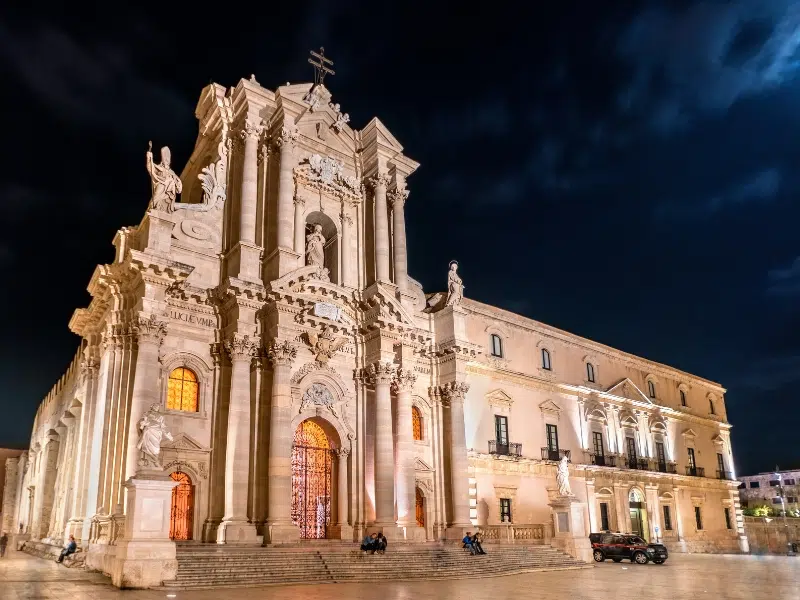 La catedral de Siracusa: Un milenio de historia entretejida en piedra 1 Catedral de Siracusa