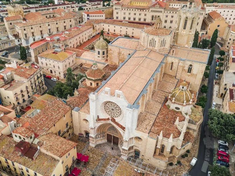 Kathedraal van Tarragona: Een majestueus symbool van geschiedenis, kunst en devotie 1 Kathedraal van Tarragona
