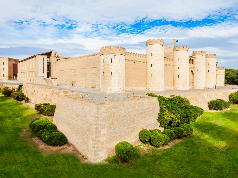 Paleis Aljafería: Zaragoza's blijvende tapijt van macht 3 Paleis Aljafería in Zaragoza