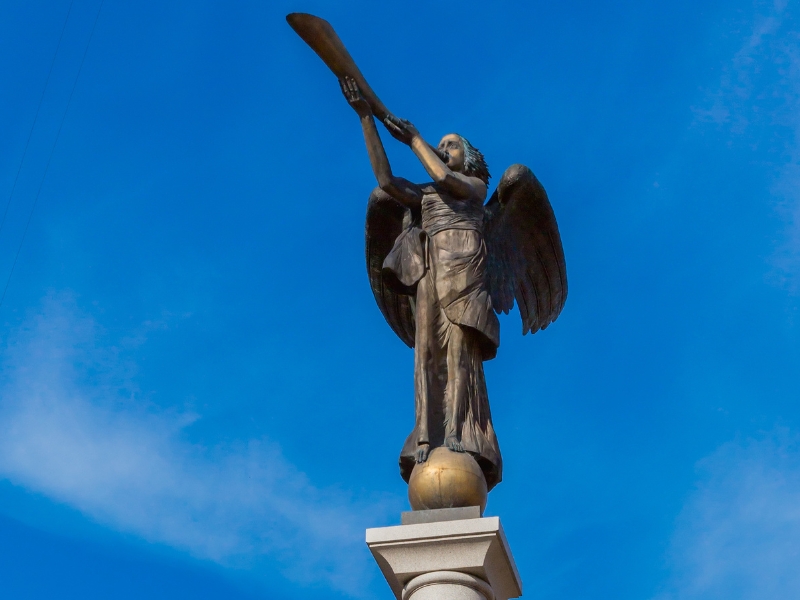 El ángel de Užupis: Símbolo de la libertad artística en Vilnius 2 Ángel de Uzupis en Vilna