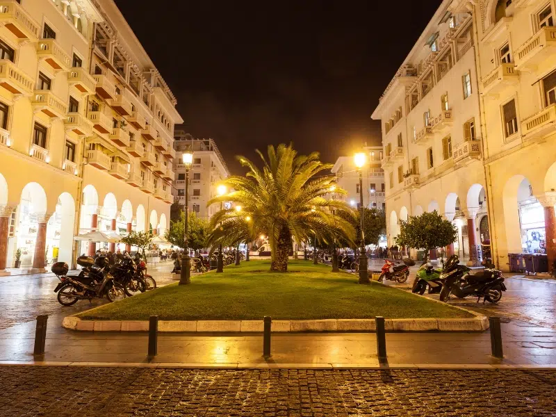 Het Aristotelesplein: Het hart van het stedelijke leven in Thessaloniki 2 Aristotelesplein in Thessaloniki