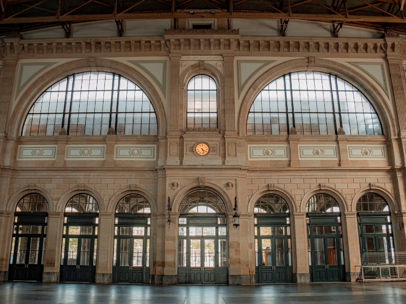 Bahnhofplatz: uma encruzilhada de cultura e conetividade em Zurique 3 Bahnhofplatz em Zurique
