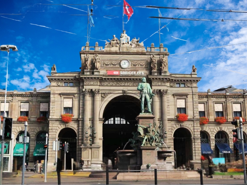 Bahnhofplatz: uma encruzilhada de cultura e conetividade em Zurique 1 Bahnhofplatz em Zurique