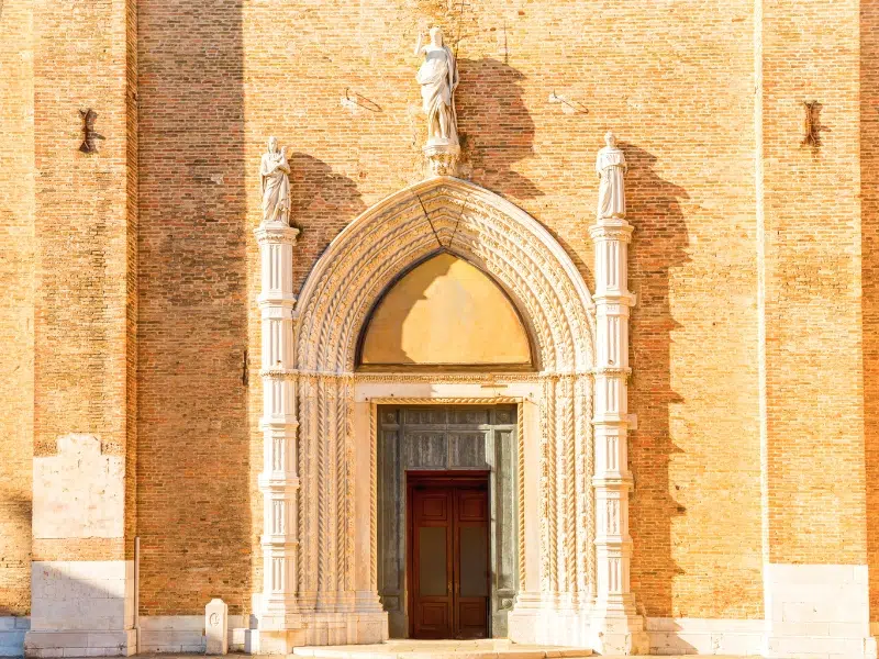 Basilica dei Frari : un testament de la foi et de l'art à Venise 3 Basilique dei Frari à Venise