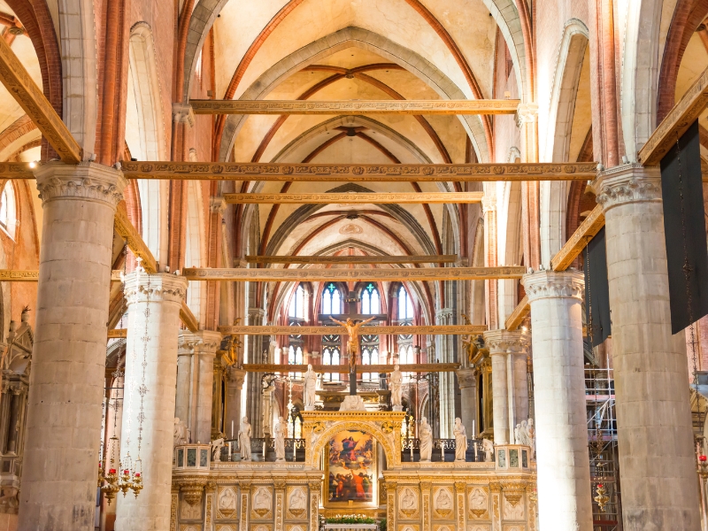 Basilica dei Frari : un testament de la foi et de l'art à Venise 2 Basilique dei Frari à Venise