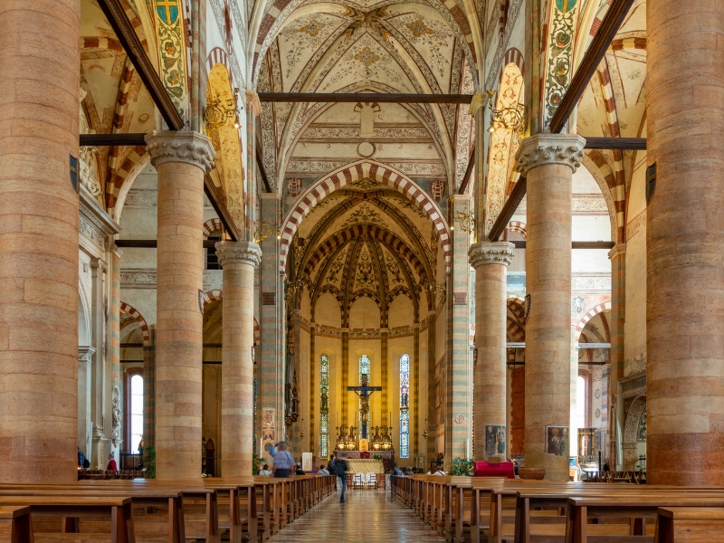 Basilica di Santa Anastasia : un chef-d'œuvre de l'architecture gothique et de l'art religieux 1 Basilique de Santa Anastasia à Vérone