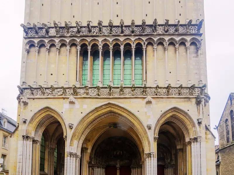 Iglesia de Nuestra Señora de Dijon: una obra maestra de la arquitectura gótica 1 Iglesia de Nuestra Señora de Dijon