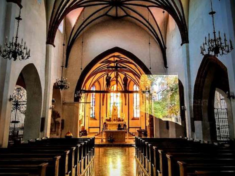Ontdek de Kerk van de Heilige Maagd Maria in de Oude Stad van Warschau
