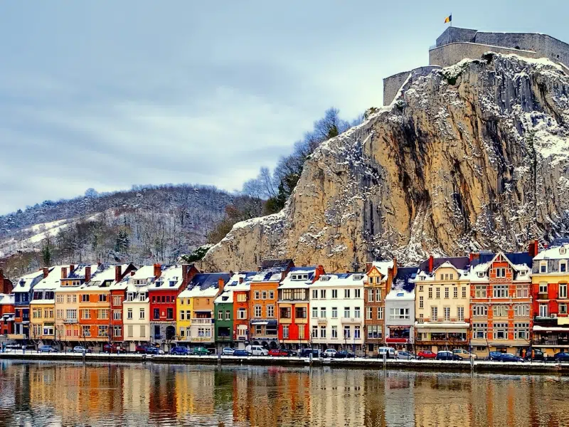 Der Triumph des Lichts: Ein symbolisches Monument in Dinant 3 Der Triumph des Lichts in Dinant