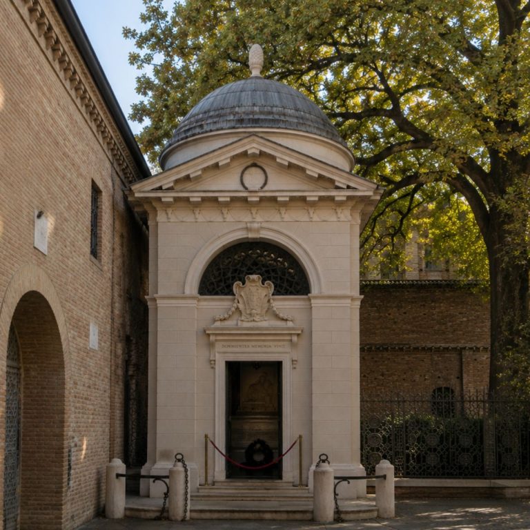 Caça ao tesouro e visita autoguiada a Ravena 4 O Túmulo de Dante é um majestoso marco neoclássico onde um grande sepulcro de mármore e uma chama eterna criam um monumental tributo ao Pai da língua italiana.