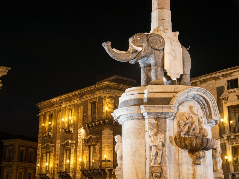 Catania's Fontana dell'Elefante: Where Ancient Mystery Meets Baroque Grandeur 1 Fontana dell'Elefante in Catania
