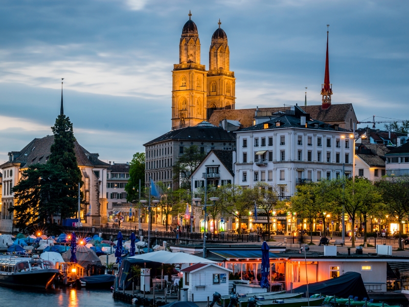 Grossmünster : Un symbole de la Réforme et un patrimoine urbain à Zurich 3 Grossmünster à Zurich