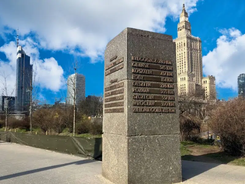 Obelisk Drogowskaz: A Point of History and Urban Orientation 2 Obelisk Drogowskaz in Warsaw
