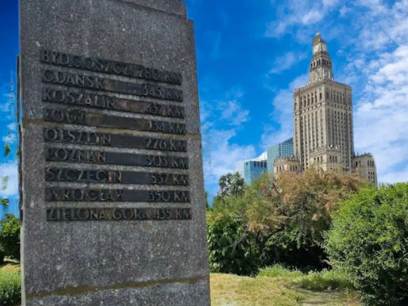 Obelisk Drogowskaz: A Point of History and Urban Orientation 1 Obelisk Drogowskaz in Warsaw