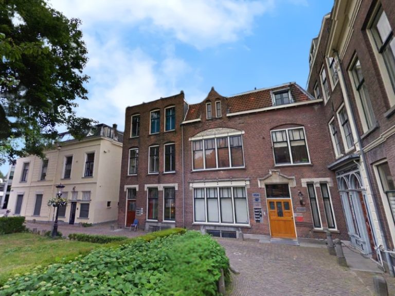Oude Mannen En Vrouwenhuis in Utrecht