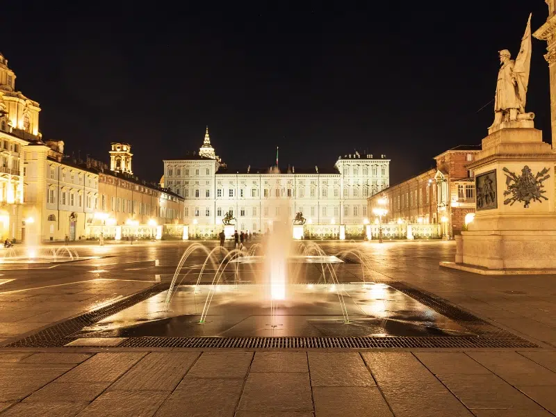 Het koninklijk paleis van Turijn: een majestueuze erfenis van het Huis van Savoye 3 Koninklijk Paleis van Turijn