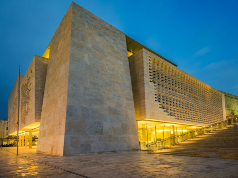 Le Parlement de Malte : Un phare moderne de la démocratie à La Valette 1 Parlement de Malte à La Valette