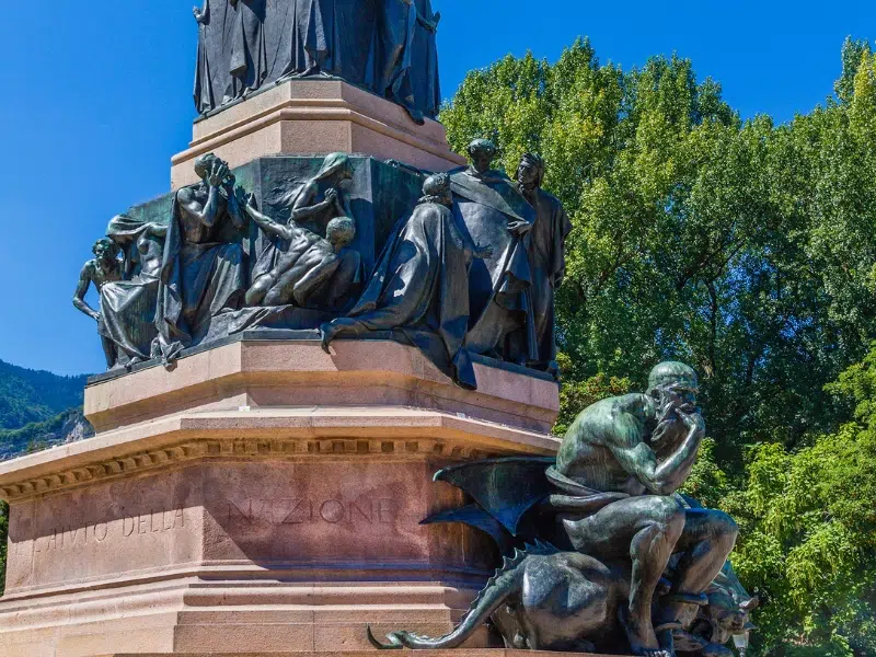 Piazza Dante: Das historische und kulturelle Herz von Trient 2 Piazza Dante in Trient