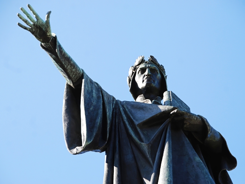Piazza Dante: Das historische und kulturelle Herz von Trient 1 Piazza Dante in Trient