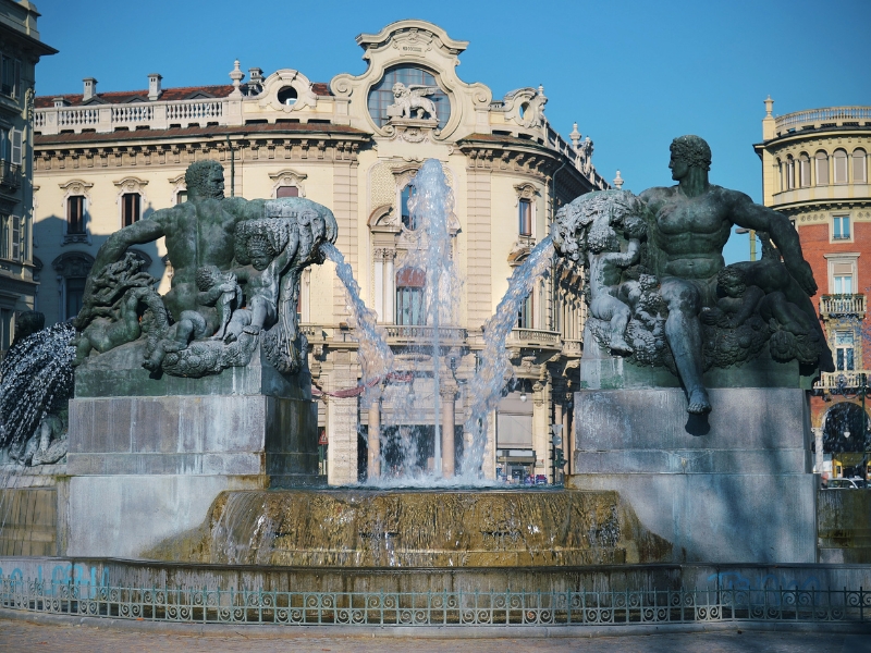 Piazza Solferino: Een tijdloos symbool van de elegantie en geschiedenis van Turijn 3 Piazza Solferino in Turijn