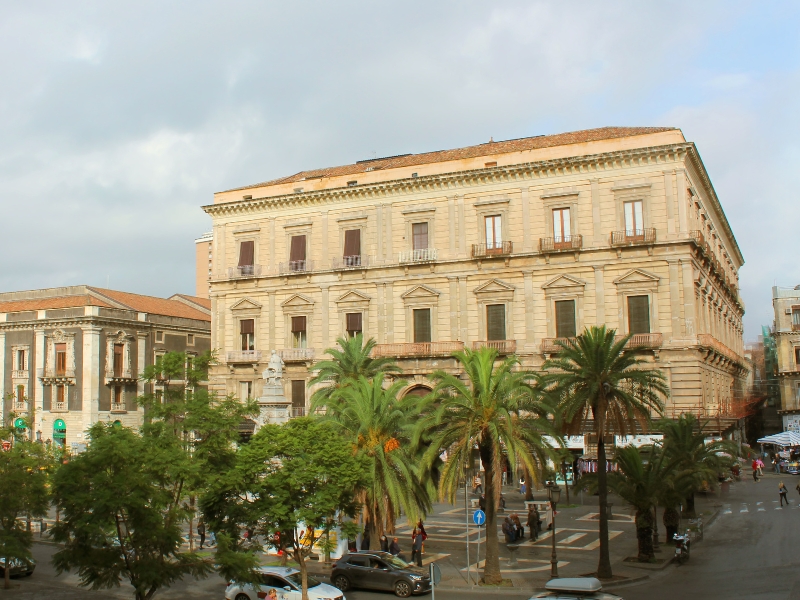 Plaza Stesicoro: Una encrucijada del tiempo en Catania 3 Plaza Stesicoro de Catania
