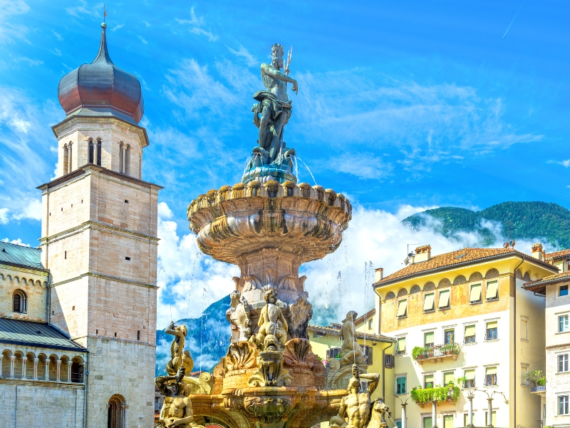 Piazza del Duomo di Trento: O coração pulsante do património de Trento 2 Praça do Duomo de Trento