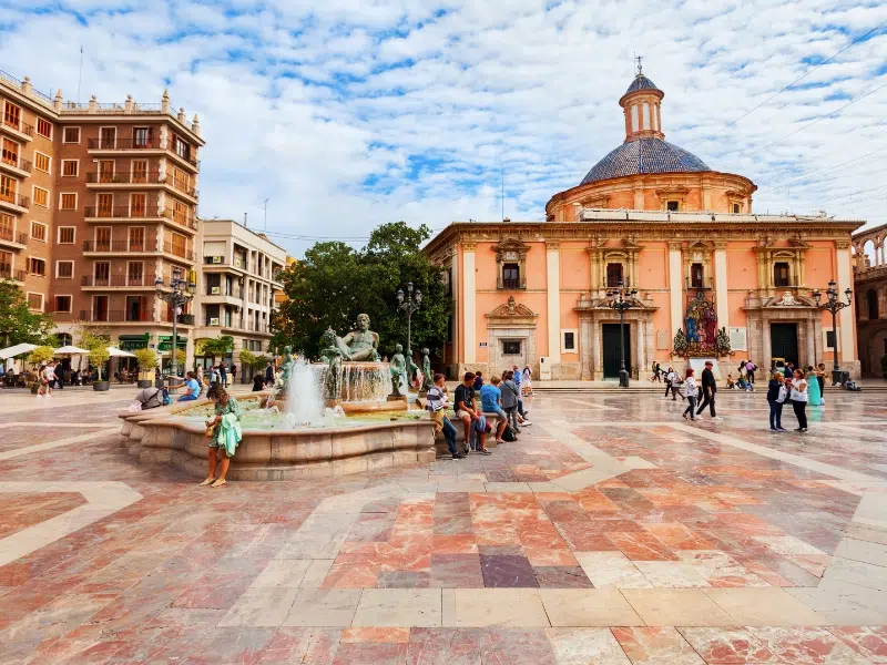 Plaça de la Verge: Historyczne serce i centrum kulturalne Walencji 1 Plaça de la Verge w Walencji