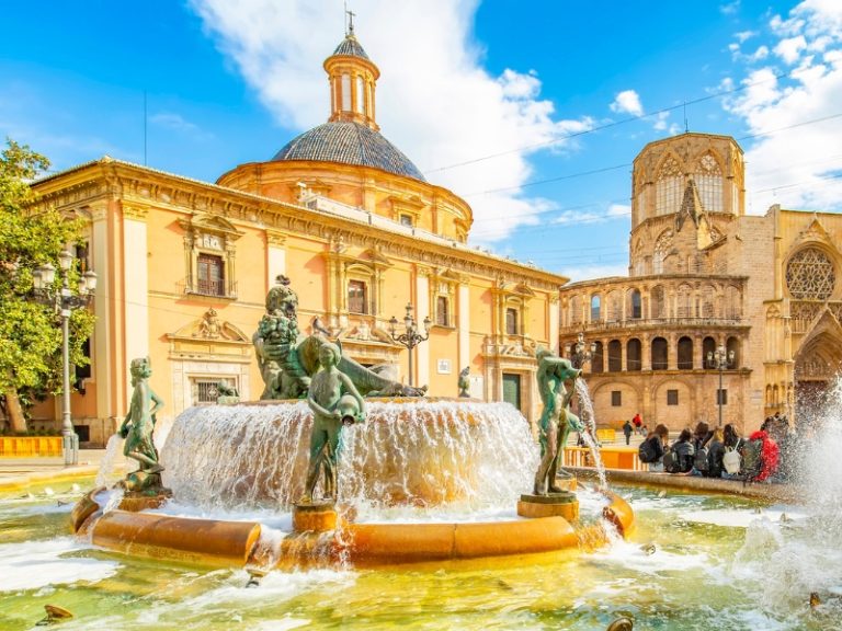 Plaça de la Verge in Valencia