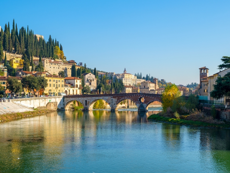 Ponte Pietra: antiguo puente romano de Verona y monumento intemporal 1 Ponte Pietra en Verona
