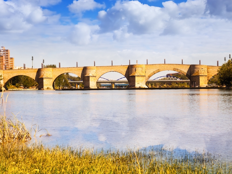 Puente de Piedra: Een tijdspanne van eeuwen in Zaragoza 3 Puente de Piedra in Zaragoza