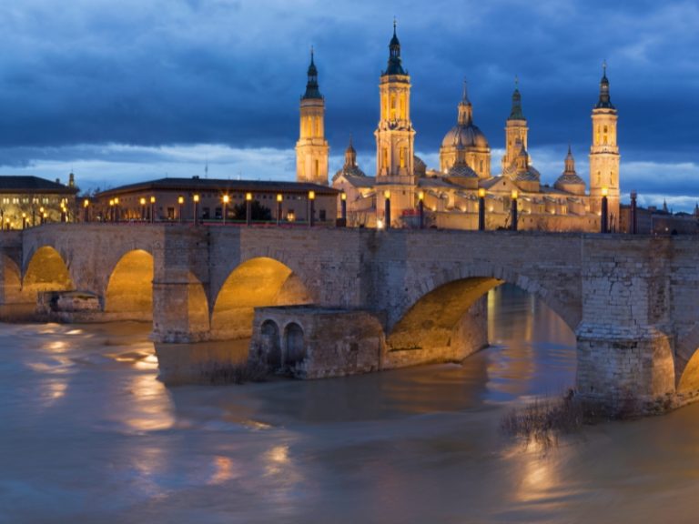 Puente de Piedra in Zaragoza