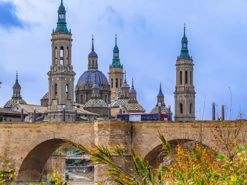 Puente de Piedra: Een tijdspanne van eeuwen in Zaragoza 1 Puente de Piedra in Zaragoza