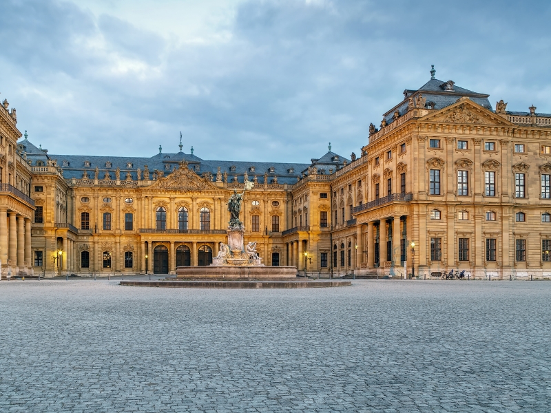 Wielka scena władzy w Würzburgu: Residenzplatz 3 Residenzplatz w Wurzburgu