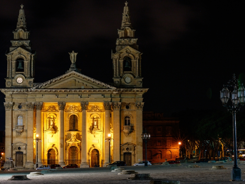 Igreja Paroquial de São Públio: Uma tapeçaria de fé e arte em Valeta 3 Igreja paroquial de Publius em Valeta