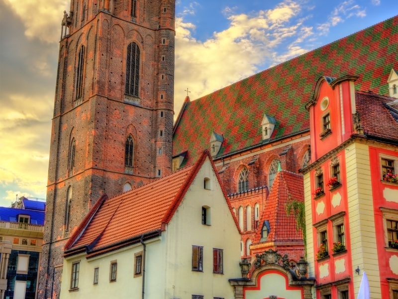 Parrocchia di Santa Elisabetta: Un imponente testamento di fede e di storia a Wrocław 3 Parrocchia di Santa Elisabetta a Breslavia