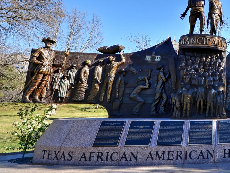 Memorial Afro-Americano: Um Tributo ao Património e à Resiliência em Austin 2 Memorial Afro-Americano em Austin