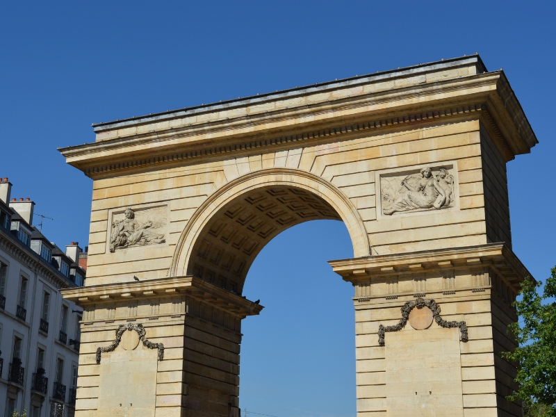 Porte Guillaume : Une entrée historique au cœur de Dijon 2 Porte Guillaume à Dijon