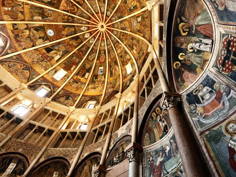 Baptisterio de Parma: obra maestra del arte y la fe medievales italianos 1 Baptisterio de Parma