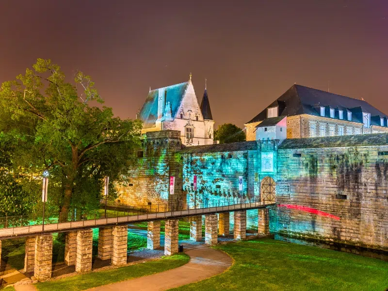 Kasteel van de hertogen van Bretagne: Historisch fort in het hart van Nantes 2 Château des Ducs de Bretagne in Nantes